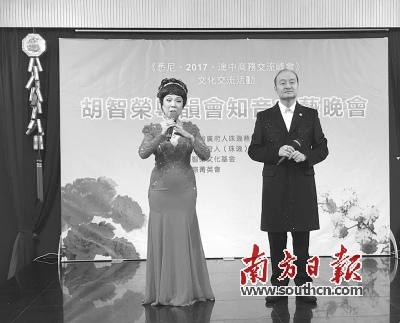 中国侨网胡智荣和倪惠英在悉尼演出《花田错会》。(资料图)