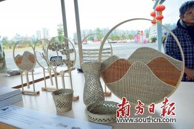 中国侨网莞草编织品的新旧对比。