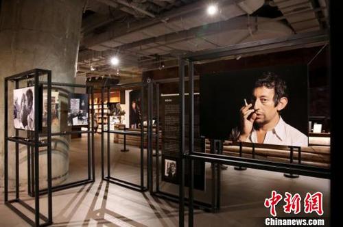 中国侨网托尼·弗兰克摄影作品展。 郭军 摄