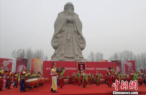 中国侨网图为老子生日拜典·河南省非物质文化遗产(传统戏剧)展演开幕式现场 刘鹏 摄