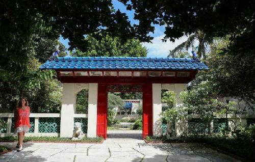中国侨网棕榈滩岛上的中国式花园（王迎 摄）