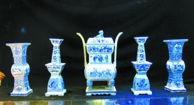 中国侨网清代青花四方五供器