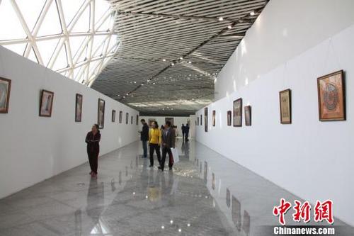 中国侨网尼泊尔唐卡展览现场。　曾洁　摄