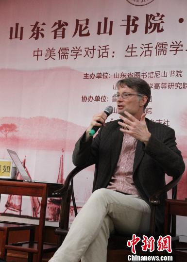 中国侨网美国哲学家、汉学家，美国卫斯理大学教授安靖如。　沙见龙　摄