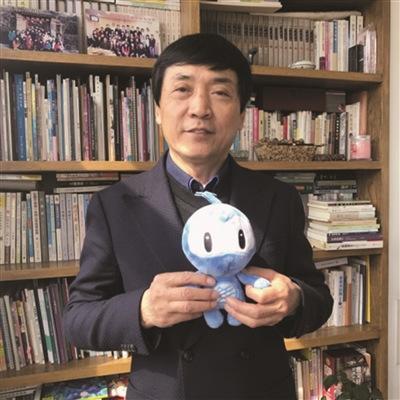 中国侨网曹文轩说,儿时的见闻和经历,给了他创作取之不尽的财富。