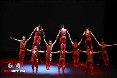 中国侨网中国功夫展示着中华武术,博大精深,彰显着华夏几千年的文明传承。(王宏婷 摄)