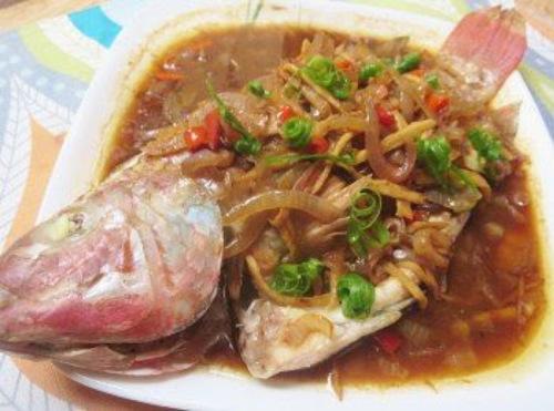 中国侨网家乡豆酱鱼 (资料图:美国《世界日报》)