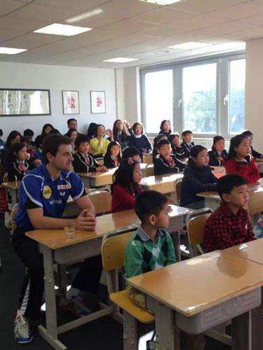 中国侨网德国乒乓名将波尔在汉园杜塞尔多夫中文学校学习。
