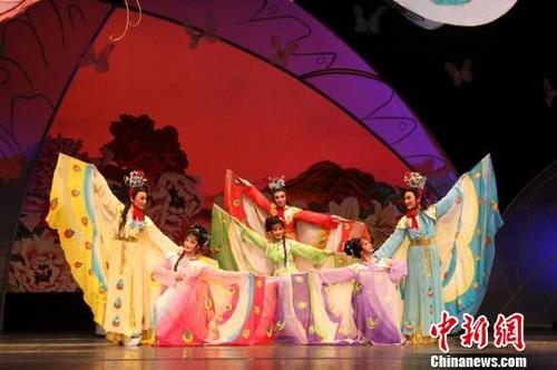 中国侨网越剧明星版《梁祝》演出剧照。毛翔提供