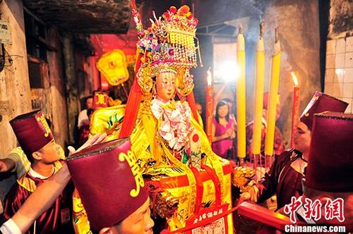 中国侨网福建湄洲妈祖祖庙的妈祖金身(资料图)。中新社发 骆云飞 摄