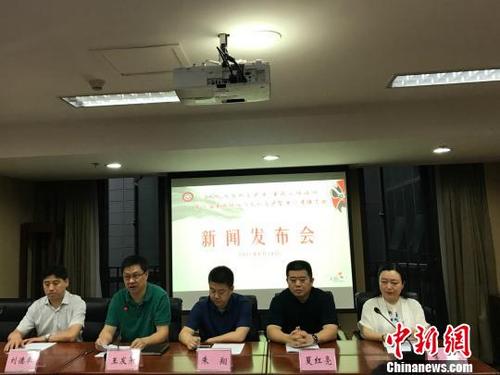 中国侨网图为第二届重庆非物质文化遗产暨老字号博览会新闻发布会现场。 唐枫 摄