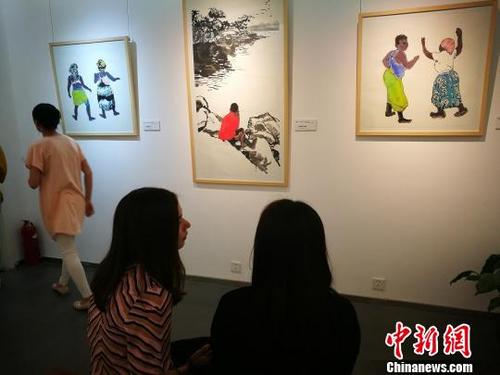 中国侨网展览现场　应妮　摄