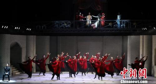 中国侨网6月24日、25日，原创芭蕾舞剧《哈姆雷特》将登台国家大剧院。　陈伦勋 摄