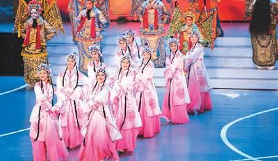 中国侨网图为演员们在开幕式上表演节目。 新华社记者 薛玉斌摄