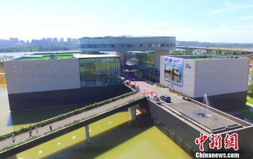 中国侨网李自健美术馆被认证为“全球最大的艺术家个人美术馆”。　刘享　摄