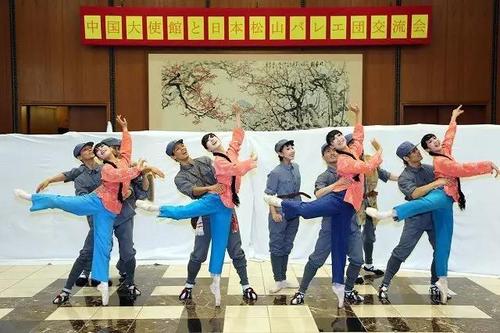 中国侨网松山芭蕾舞团表演《白毛女》。(日本《中文导报》)