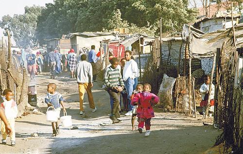 中国侨网索韦托贫民窟一角。