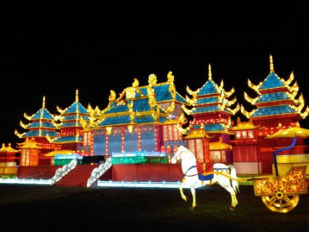 中国侨网2017年伦敦奇幻彩灯节丝路主题彩灯。(资料图)