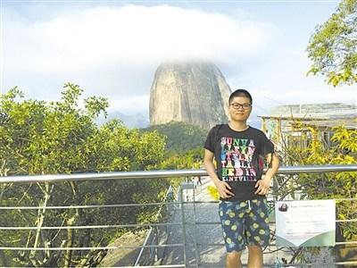 中国侨网图为任鑫在里约面包山。 (受访者供图)