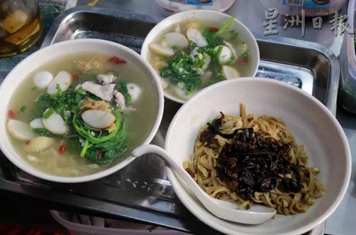 中国侨网飘香面馆的面食迎合本地人口味,清淡少油。(马来西亚《星洲日报》)