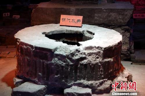 中国侨网在江西进贤李渡元代烧酒作坊遗址里的明代水井。　刘占昆　摄