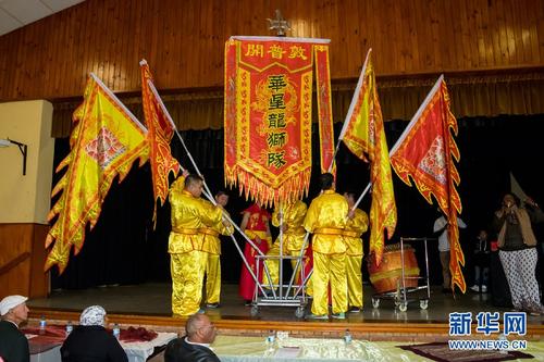 中国侨网开普敦华星龙狮队参加南非“遗产日”活动。新华网发 (威廉·穆维摄)