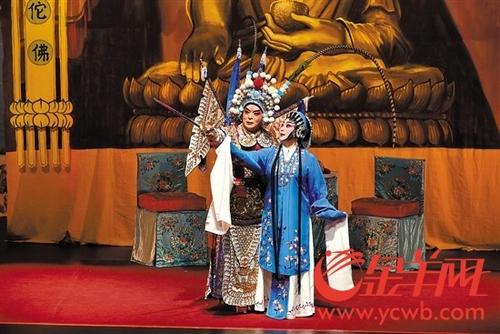 中国侨网欧凯明、陈韵红表演粤剧《一把存忠剑》之“斩经堂”。