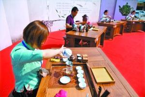 中国侨网茶艺师们同台竞技。