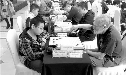 中国侨网77岁的美国棋手Kirschner和12岁的对手马帅