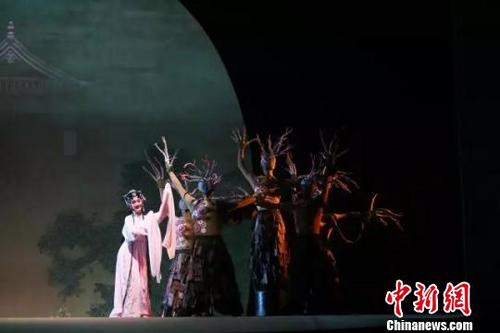 中国侨网图为梦幻版《牡丹亭》。浙江艺术职业学院提供