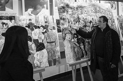 中国侨网帕赫展示作品。实习生 陈俨 新华报业视觉中心记者 万程鹏 摄
