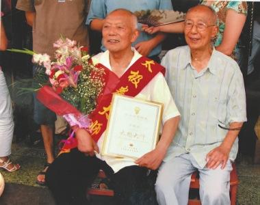 中国侨网2006年，王明伦获颁太极大师终身荣誉称号。