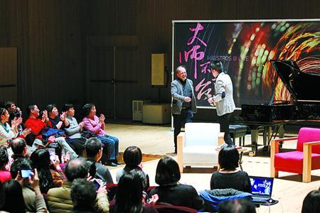 中国侨网路易·洛尔蒂与音乐爱好者面对面。解放日报记者　蒋迪雯 摄 