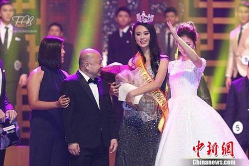 中国侨网2017年9月2日，吴雪莲获得“2017菲华小姐”桂冠。　菲华 摄