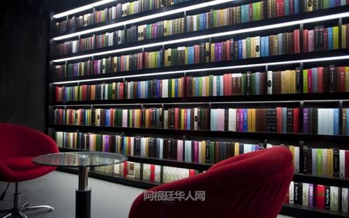 中国侨网中国书架。（阿根廷华人网）