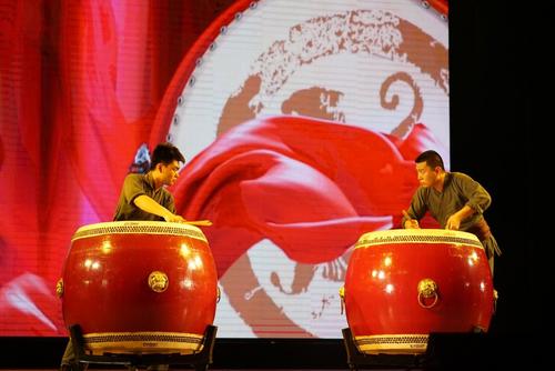 中国侨网绛州鼓乐表演。