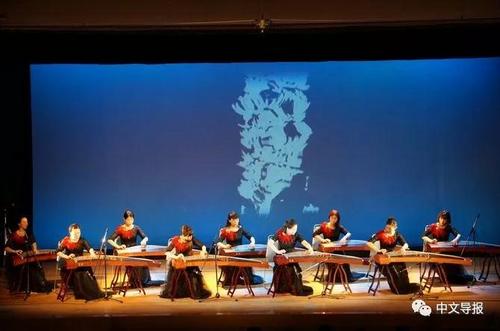 中国侨网开场古筝曲《渔舟晚唱》。(日本《中文导报》)