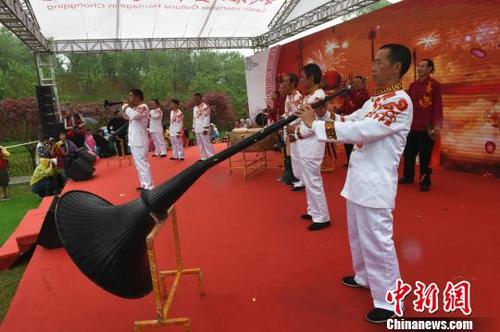 中国侨网图为国家级非物质文化遗产项目接龙吹打。 周毅 摄