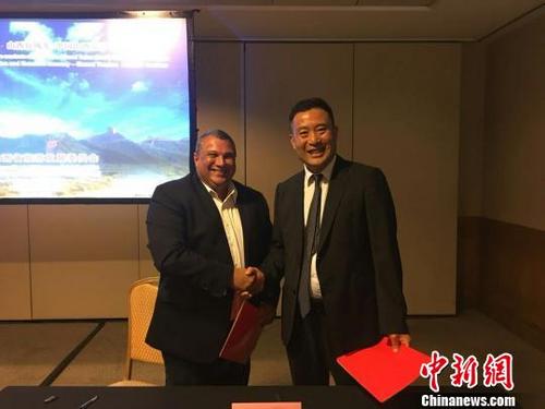中国侨网山西省旅发委与里约州旅游厅签署了交流合作备忘录,两地旅游社也签订了合作协议。山西省旅发委供图