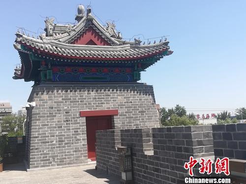 中国侨网角楼图书馆共计三层,第三层是露天平台。上官云 摄