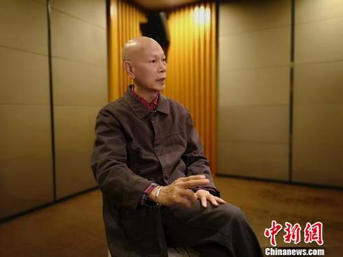 中国侨网 图为罗家英接受记者采访。 刘贤 摄