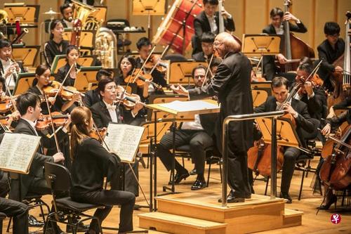 中国侨网苏州交响音乐团新加坡站演出昨晚圆满落幕。(图片来源:新加坡《联合早报》/李欣赏摄)