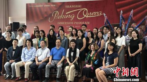 中国侨网8月20日，美国普林斯顿大学学生京剧体验课程在上海正式开班。　王笈　摄
