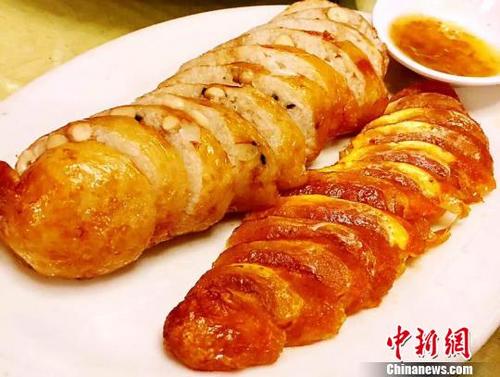 中国侨网四九镇新下朗餐厅出品的鸳鸯猪肠头 李晓春 摄