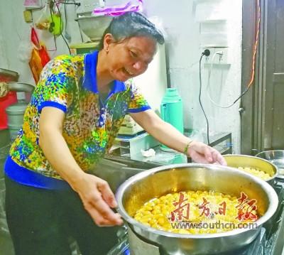 中国侨网老街手艺人林莉丹,她的客家汤圆是梅城人的甜蜜回忆。
