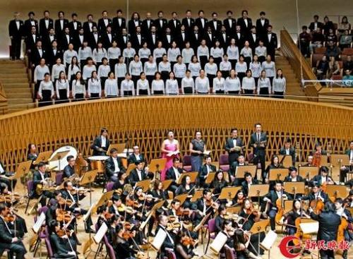 中国侨网图说:中日合作吟唱《贝多芬第九交响曲音乐会》演出场景 新民晚报记者 郭新洋 摄