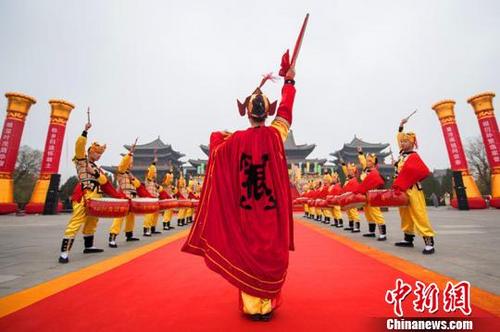 中国侨网图为祭祖大典现场。 韦亮 摄