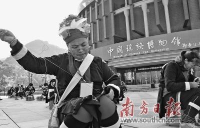 中国侨网瑶绣是连南瑶族妇女特有的一种传统手艺。南方日报记者 黄津 摄