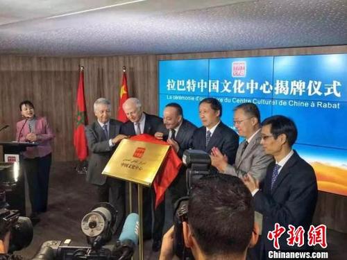 中国侨网图为揭牌仪式现场。 岳依桐 摄