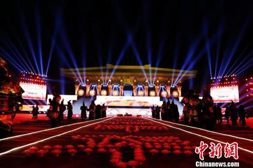 中国侨网“黄陵谒祖 祈福中华—2019全球华人新年祈福大典”12月31日晚在陕西黄陵县举行。 黄陵县委宣传部 供图 摄